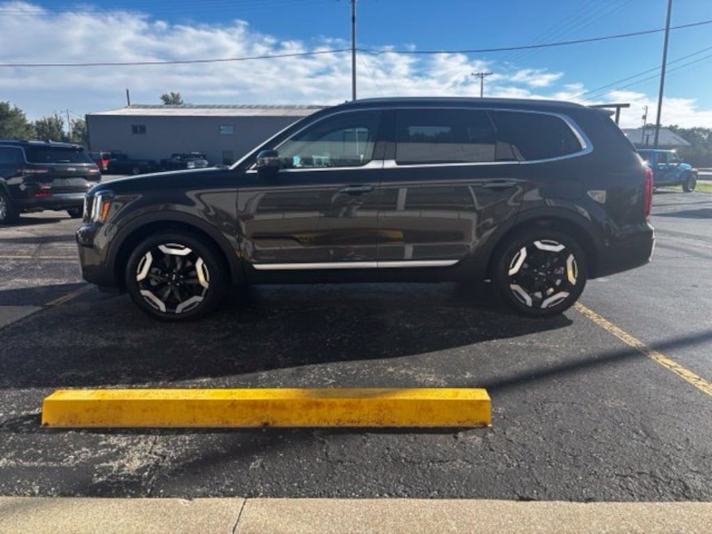 Used 2025 Kia Telluride S SUV