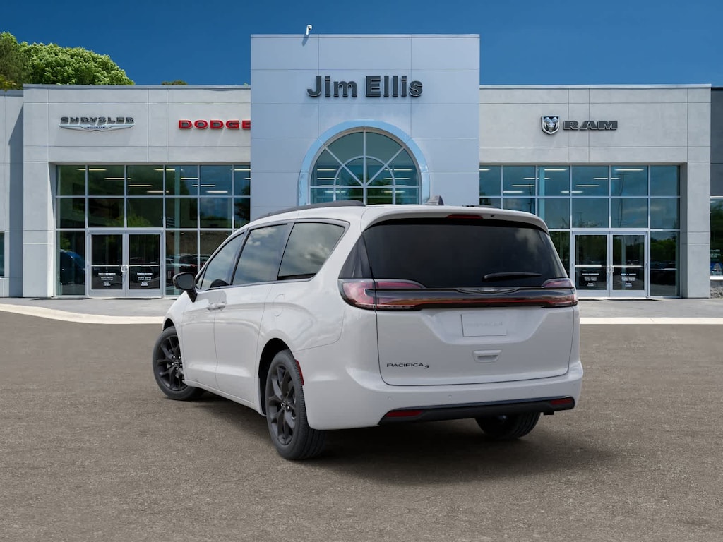 New 2026 Chrysler Pacifica Select Van