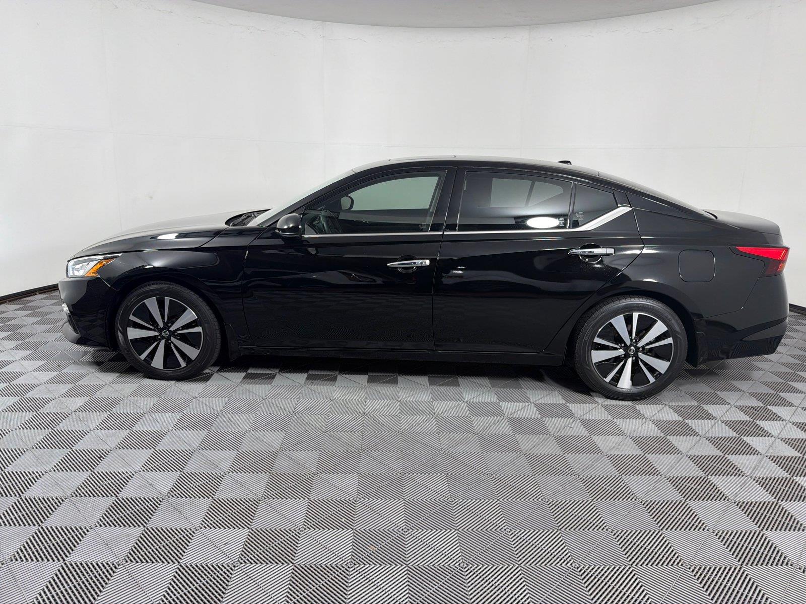 Used 2020 Nissan Altima 2.5 SV Sedan