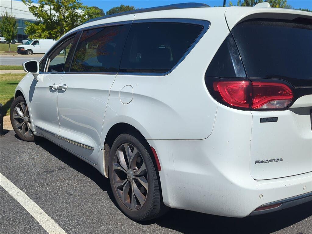 Used 2017 Chrysler Pacifica Limited Van