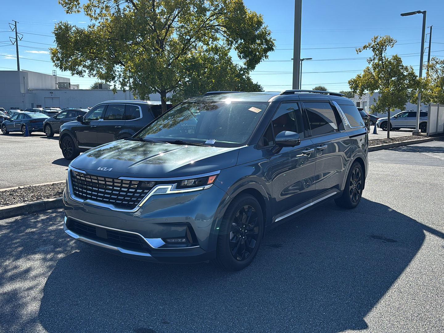 Used 2022 Kia Carnival SX Van