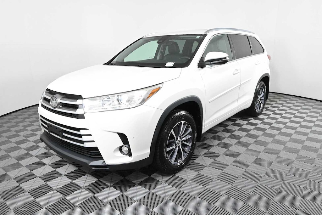 Used 2017 Toyota Highlander XLE SUV