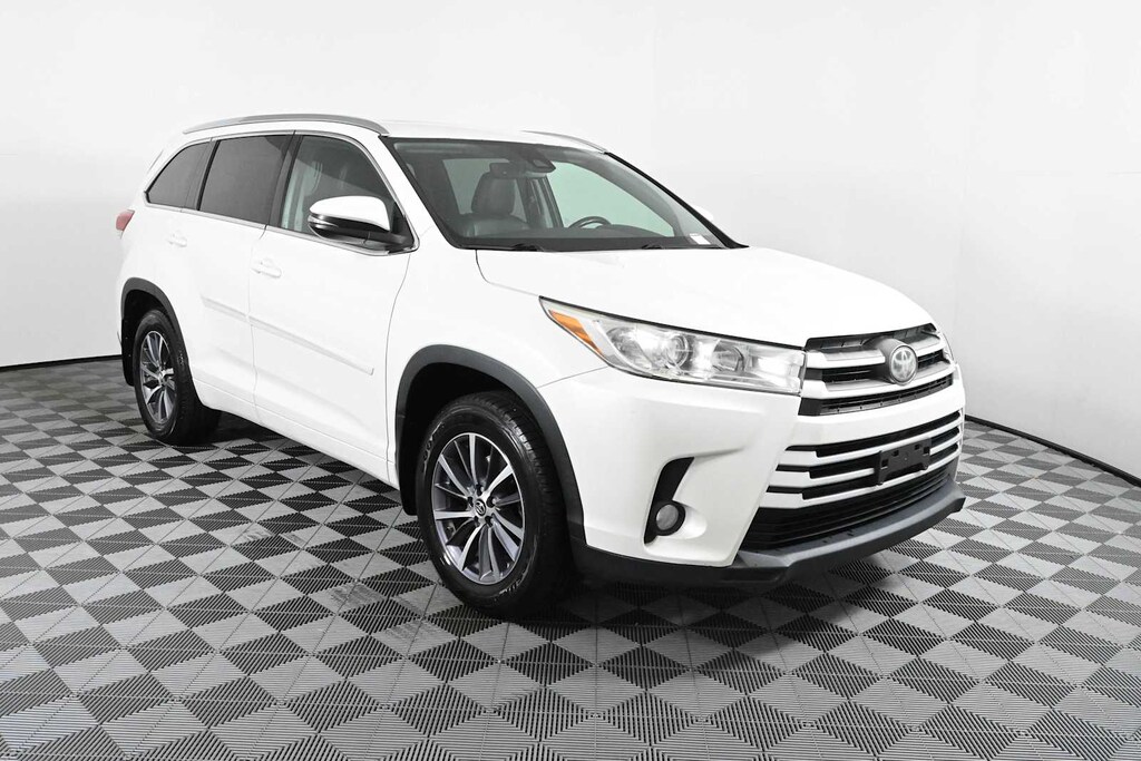 Used 2017 Toyota Highlander XLE SUV
