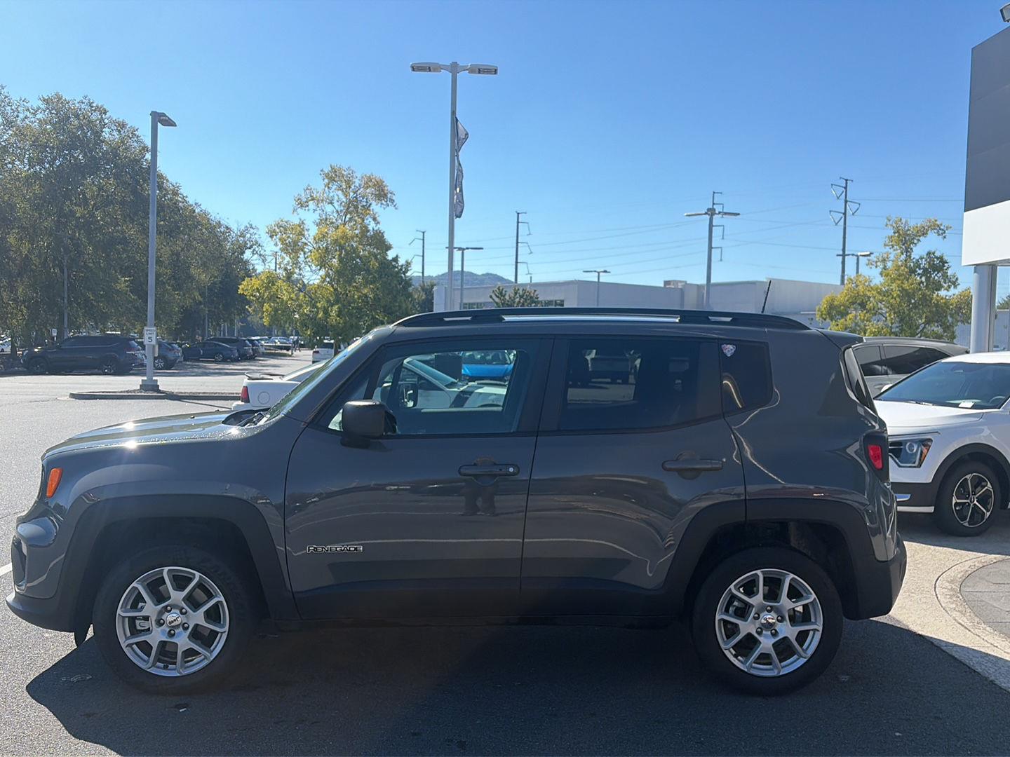 Used 2022 Jeep Renegade Latitude SUV