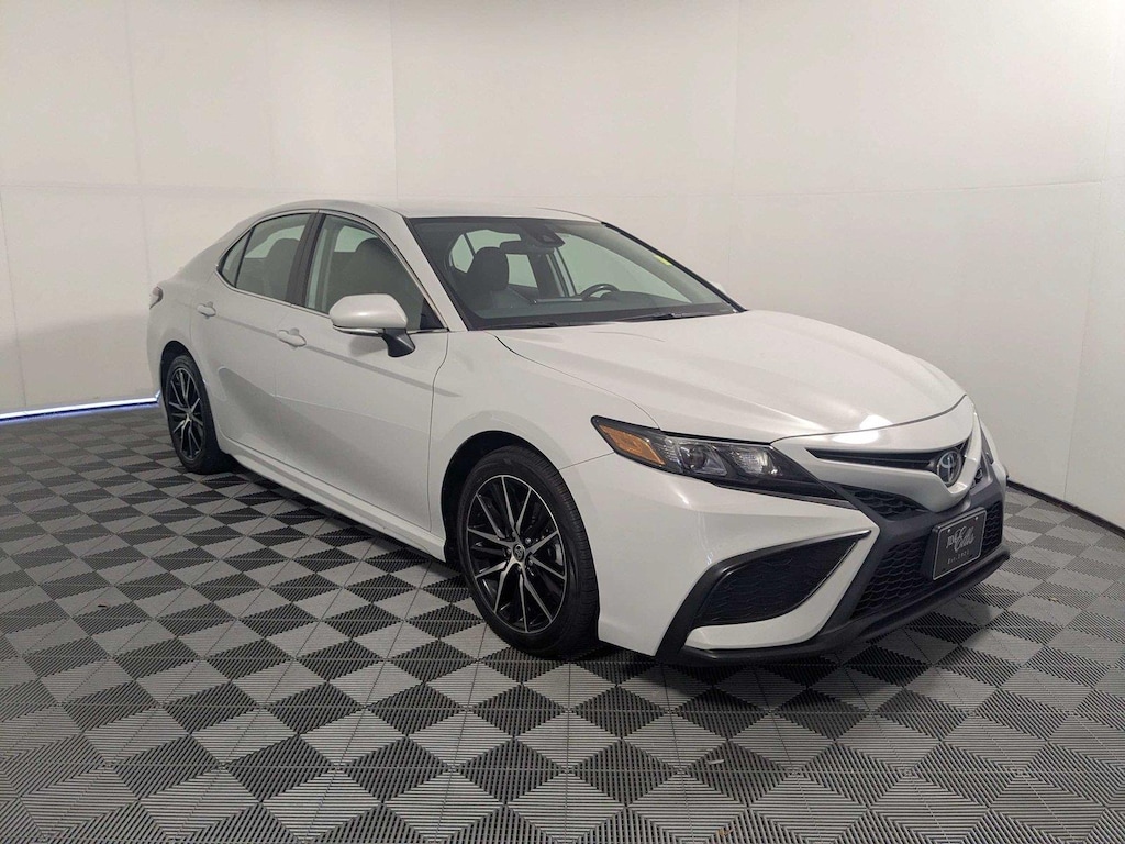 Used 2024 Toyota Camry SE Sedan
