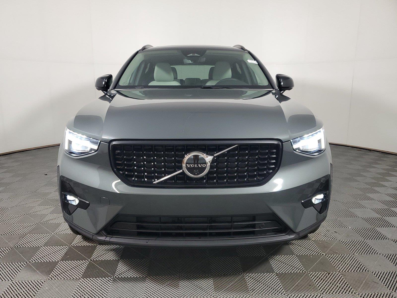 New 2026 Volvo XC40 B5 Plus SUV