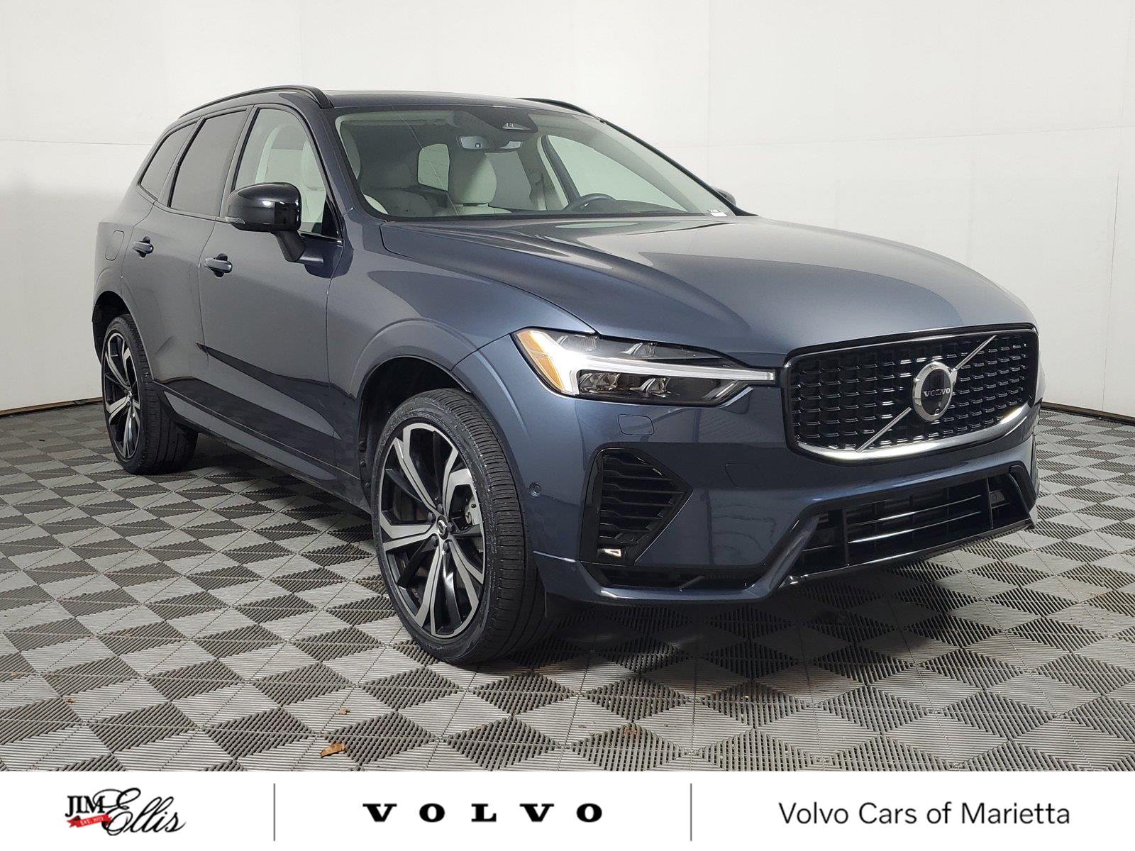  Volvo XC60 Plug-In Hybrid
