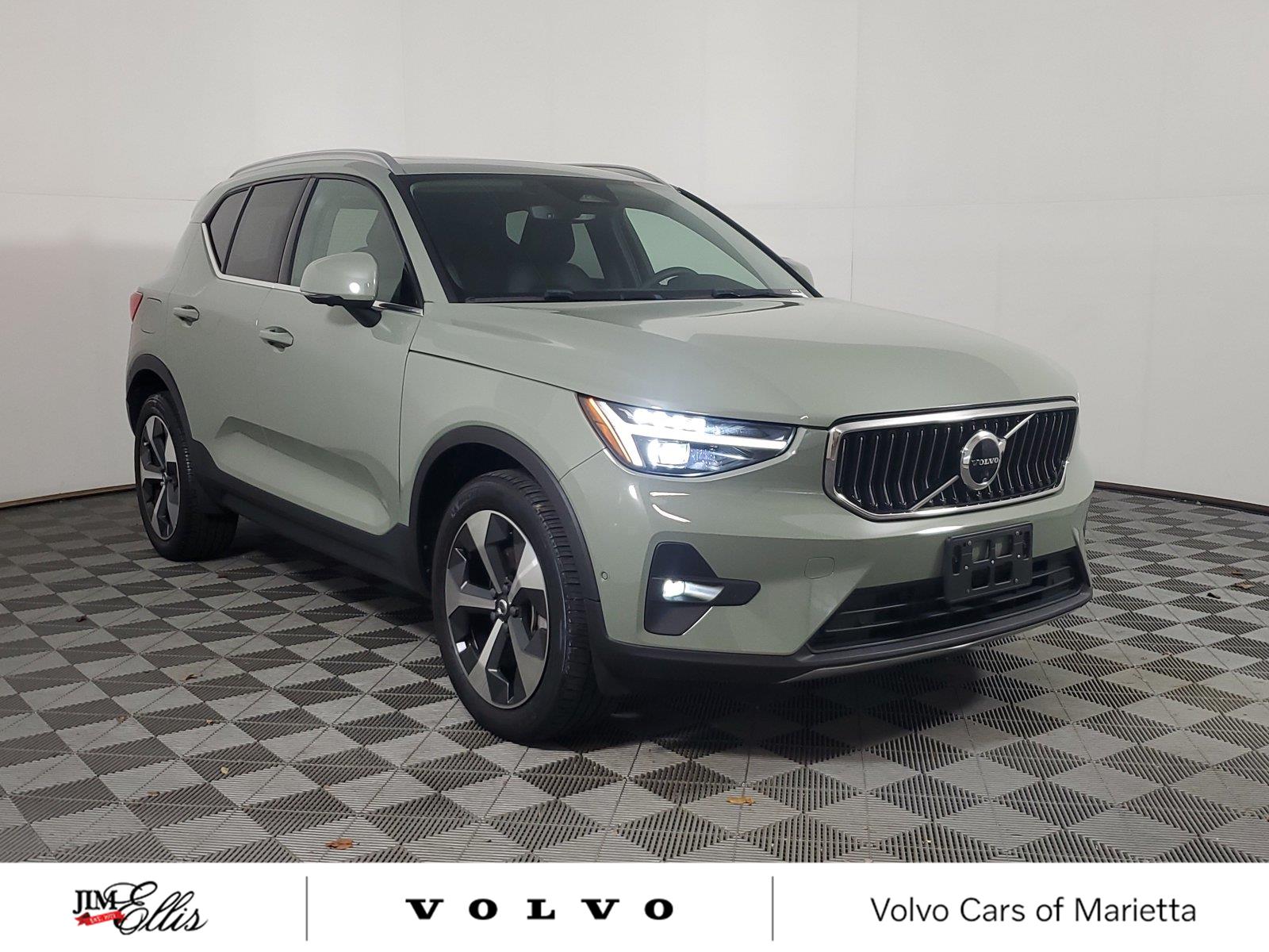 2024 Volvo XC40 B5 Plus Bright SUV