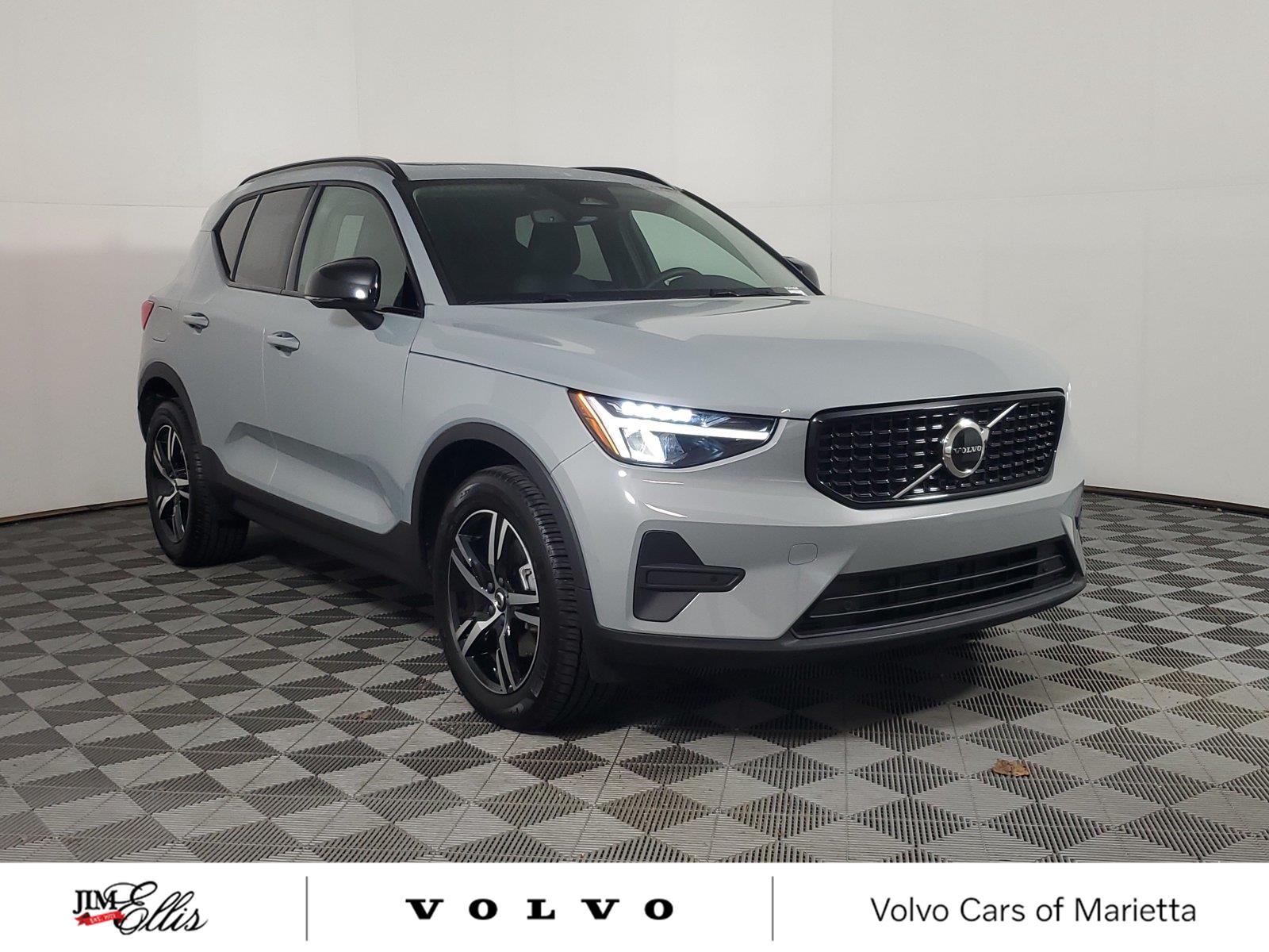 2026 Volvo XC40 B5 Core SUV