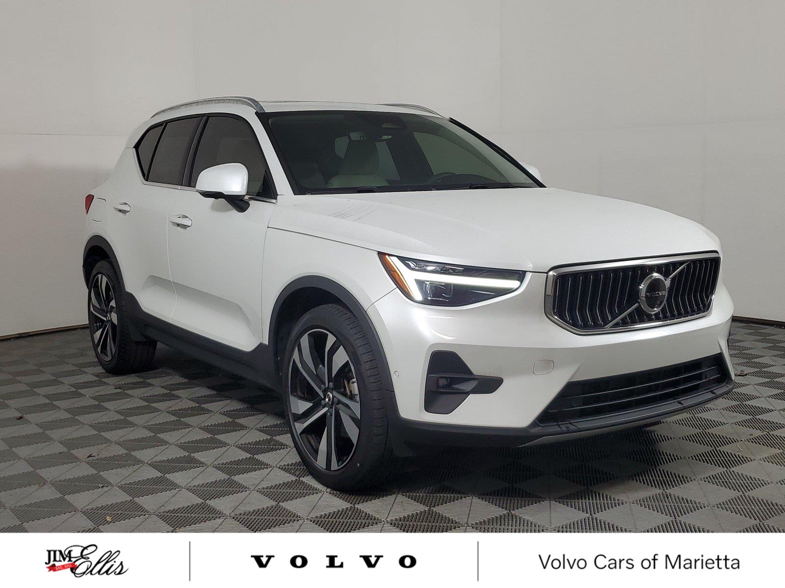 2024 Volvo XC40 B5 Plus Bright SUV