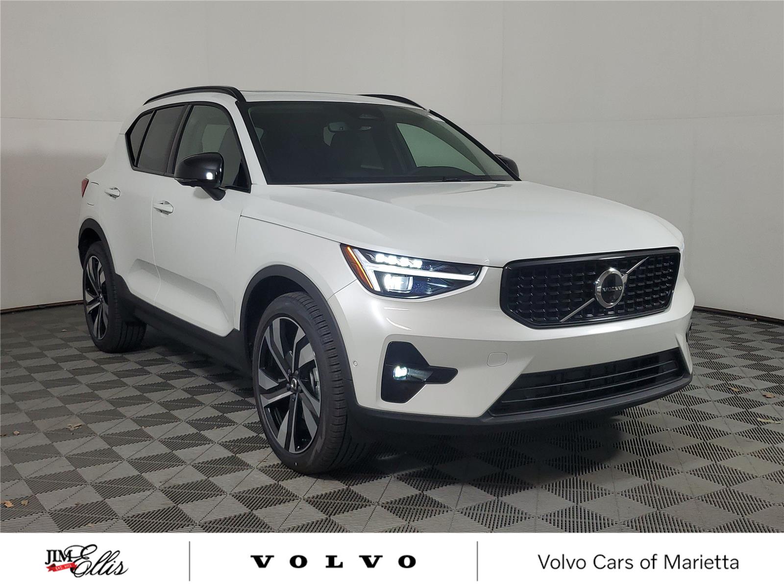 New 2026 Volvo XC40 B5 Ultra SUV