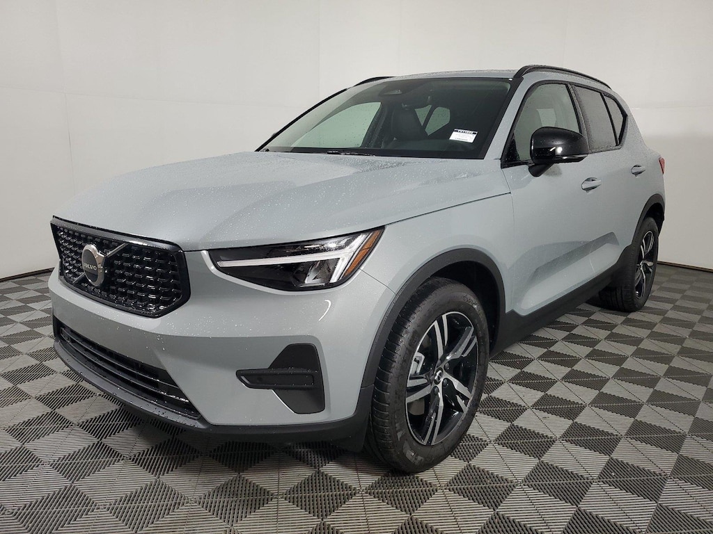 Used 2026 Volvo XC40 B5 Core SUV