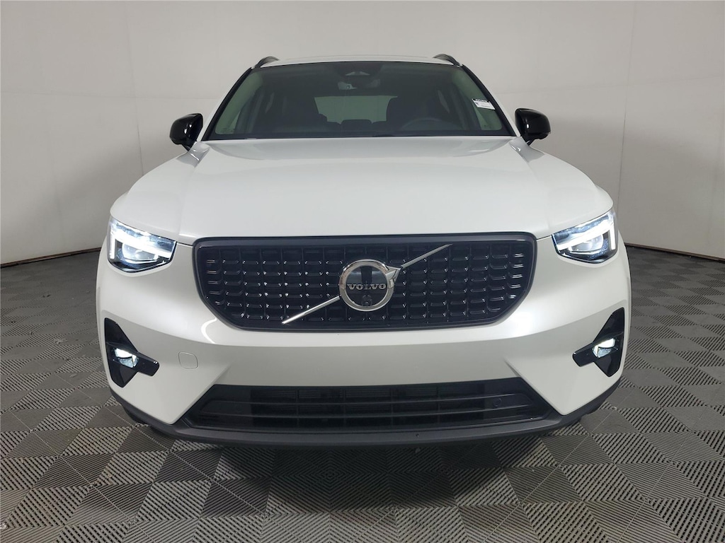 New 2026 Volvo XC40 B5 Plus SUV