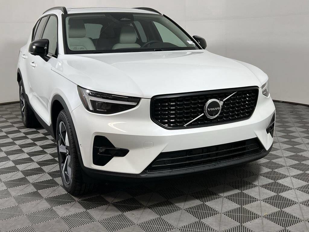 Used 2026 Volvo XC40 B5 Plus SUV