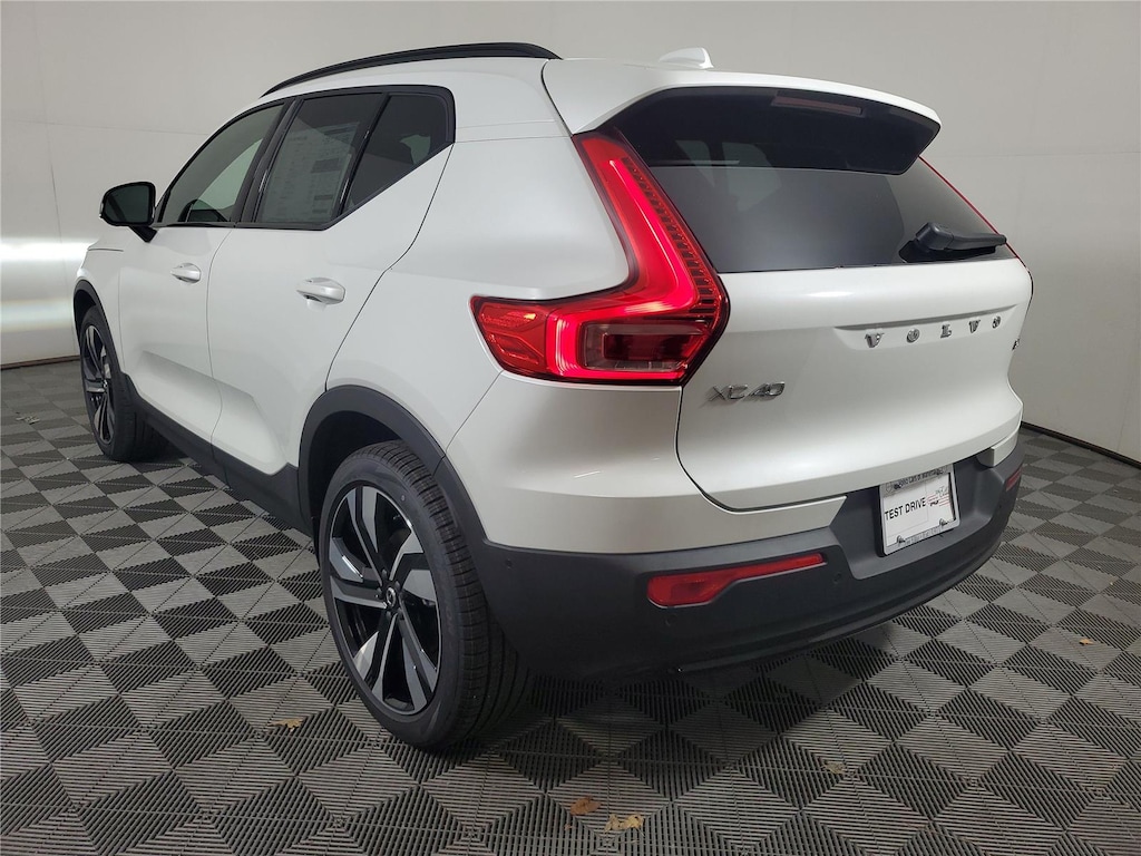 New 2026 Volvo XC40 B5 Plus SUV