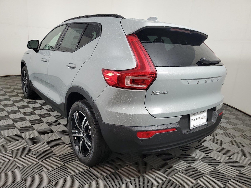Used 2026 Volvo XC40 B5 Core SUV