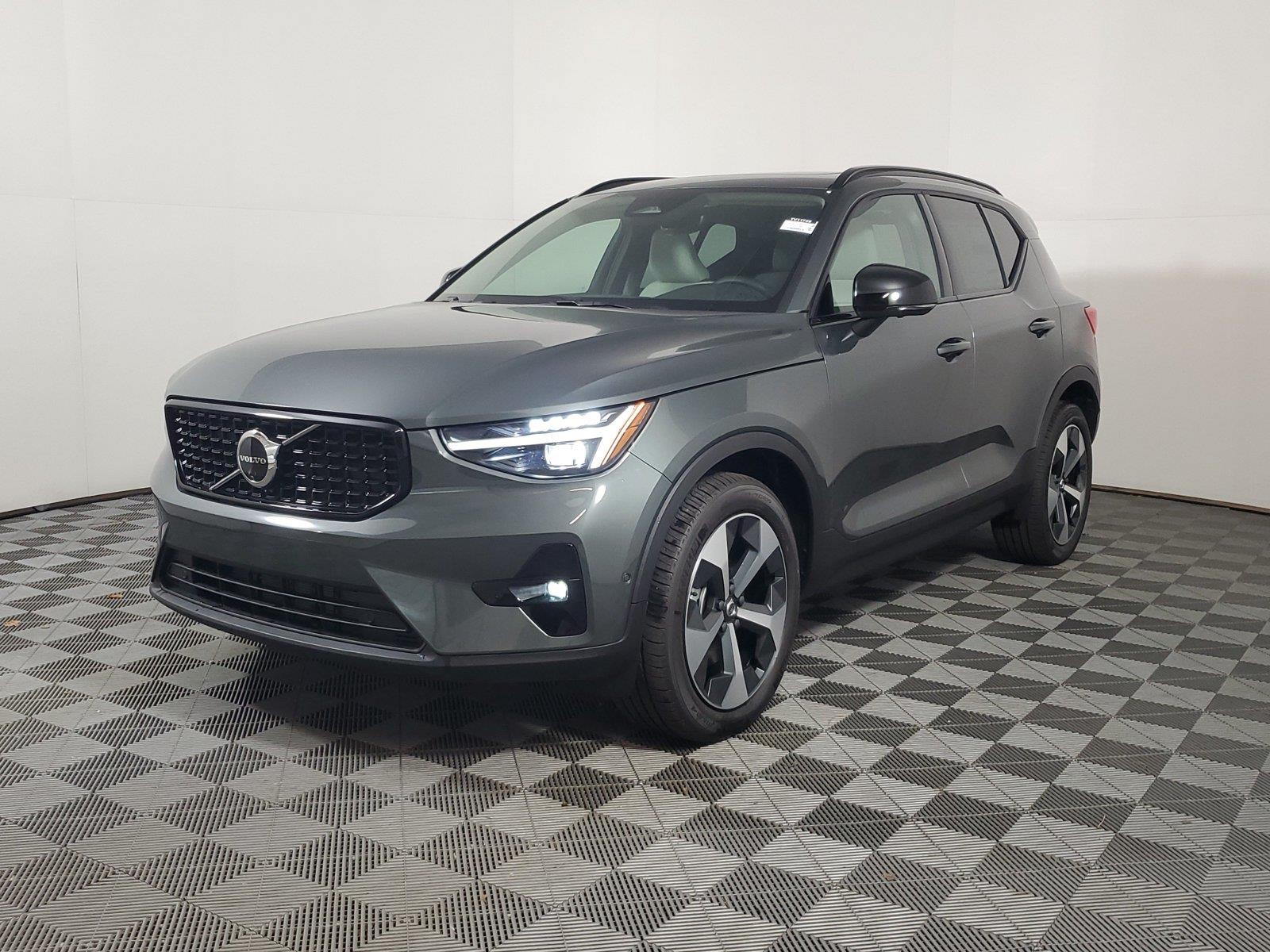 New 2026 Volvo XC40 B5 Plus SUV