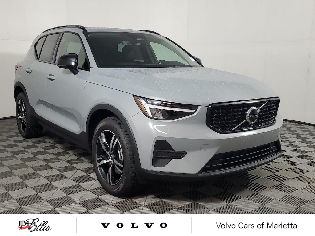 Used 2026 Volvo XC40 B5 Core SUV