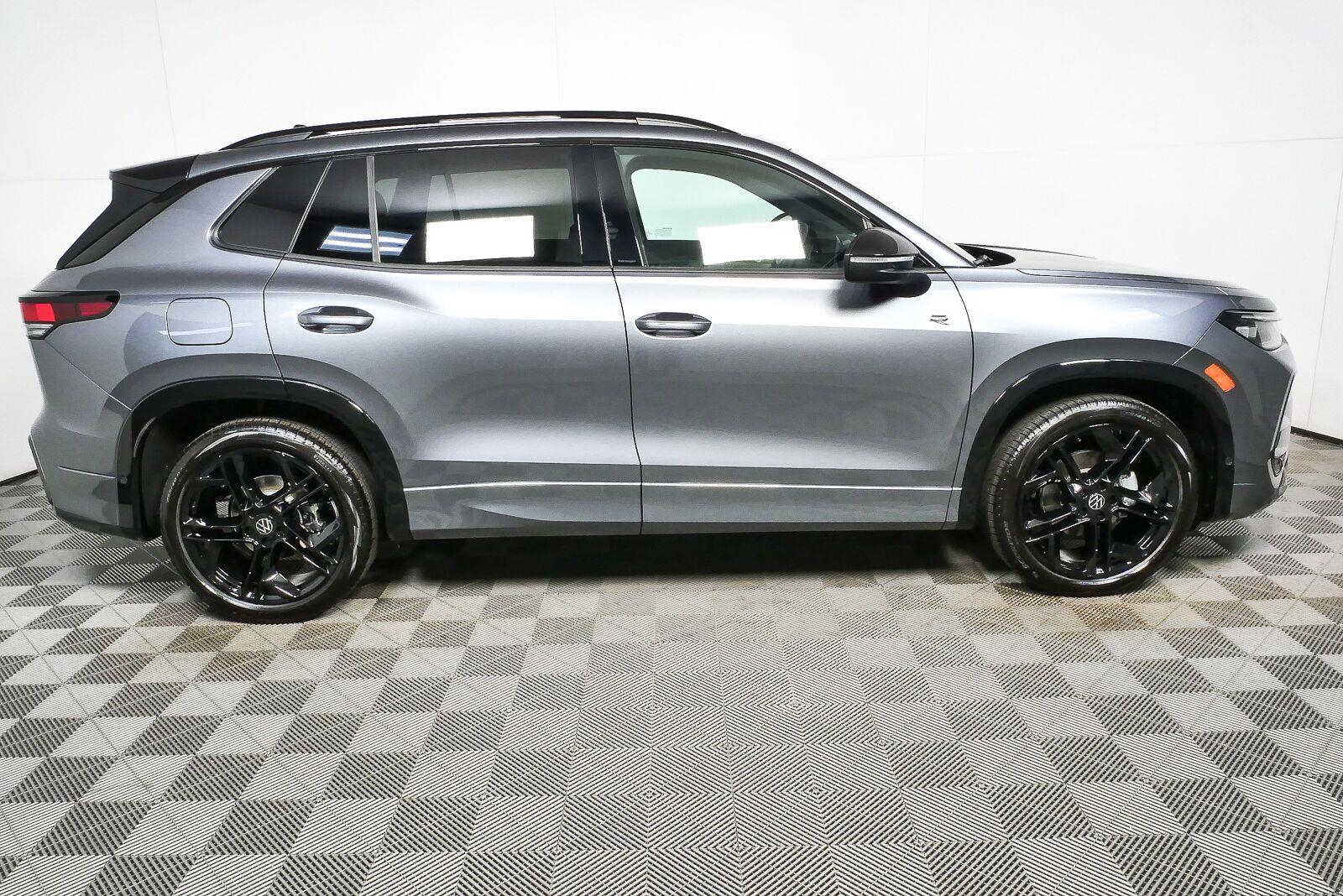 New 2026 Volkswagen Tiguan SE R-Line Black SUV