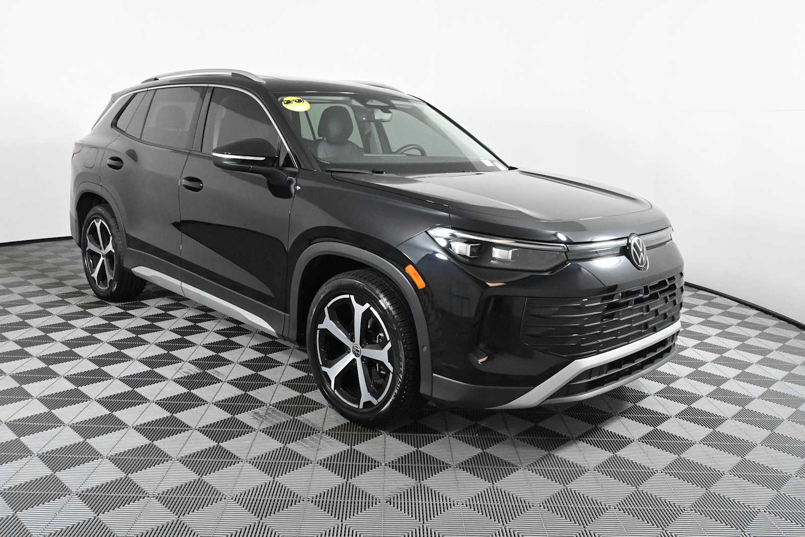 New 2026 Volkswagen Tiguan SE SUV