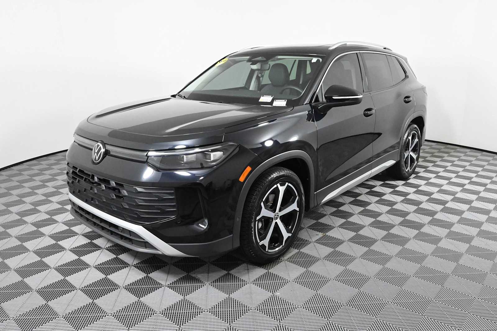 New 2026 Volkswagen Tiguan SE SUV