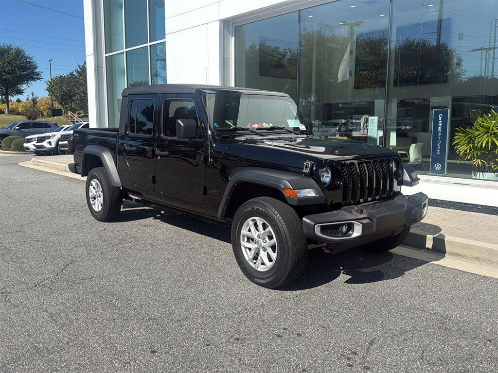 Used 2023 Jeep Gladiator Sport S Truck