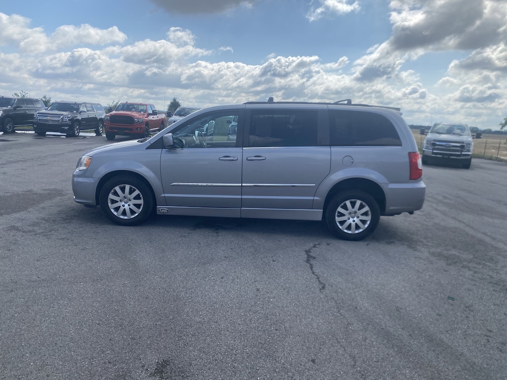 Used 2014 Chrysler Town & Country Touring Wagon