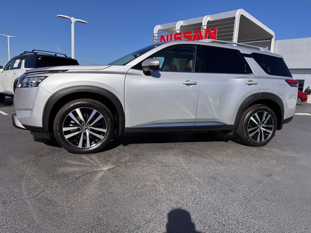 Used 2025 Nissan Pathfinder Platinum SUV