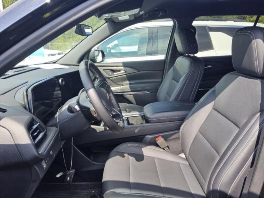 Used 2025 Chevrolet Traverse LT SUV