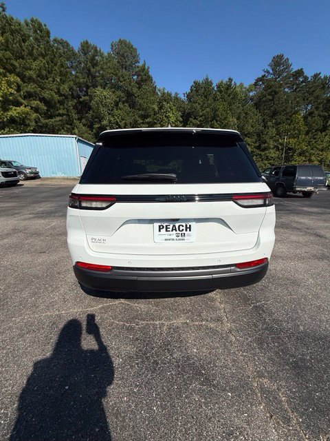 New 2027 Jeep Grand Cherokee Laredo Altitude SUV