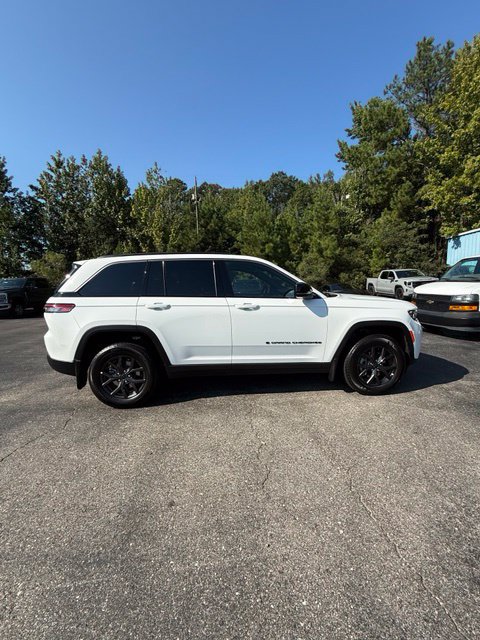 New 2027 Jeep Grand Cherokee Laredo Altitude SUV