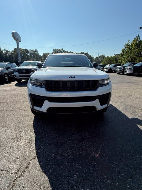 New 2027 Jeep Grand Cherokee Laredo Altitude SUV