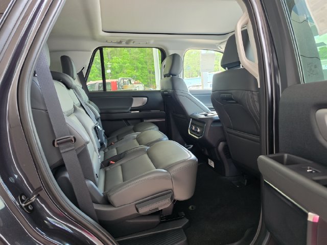 2026 Ford Expedition Active - Photo 6