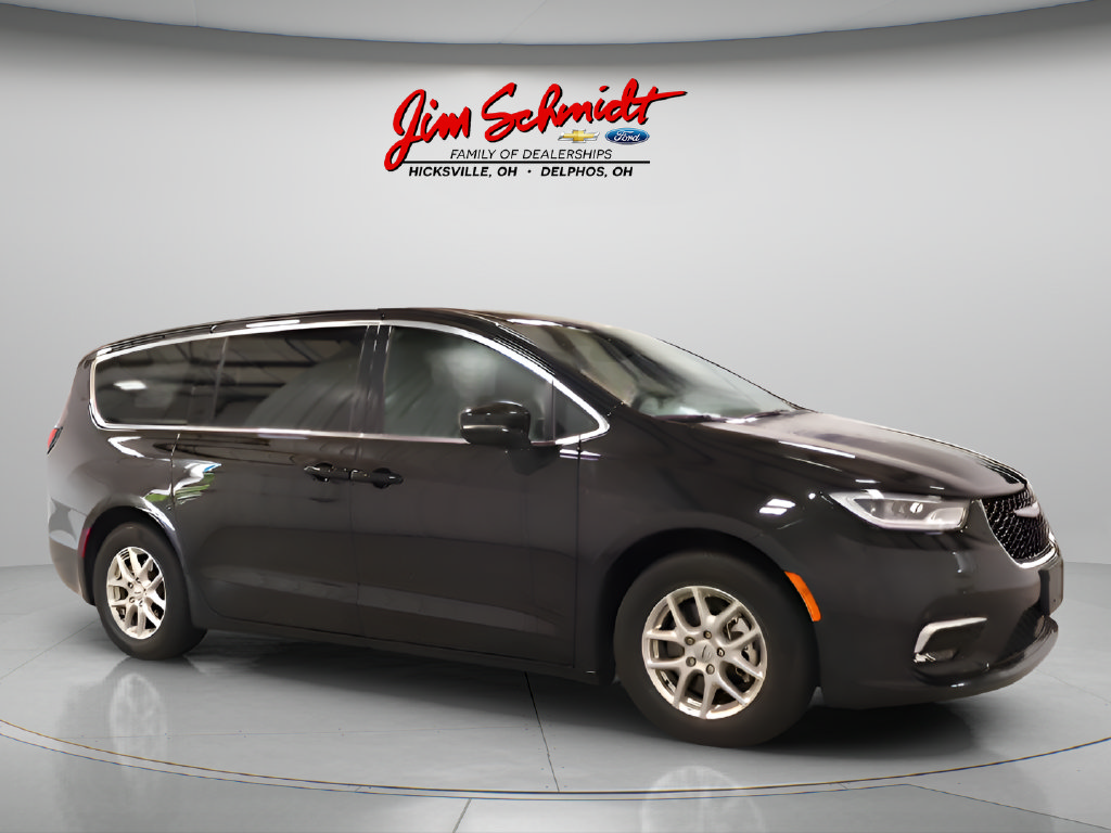 Used 2025 Chrysler Pacifica Select Van Passenger Van