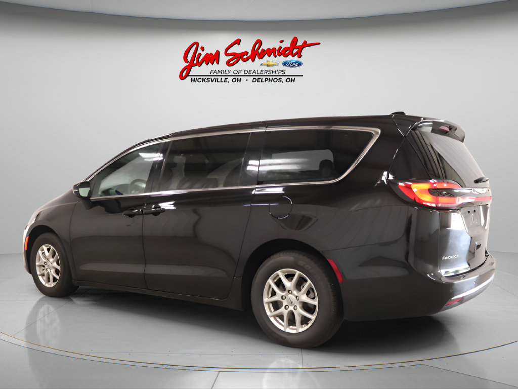 Used 2025 Chrysler Pacifica Select Van Passenger Van