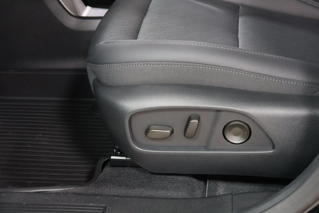 2027 Chevrolet Equinox LT - Photo 18