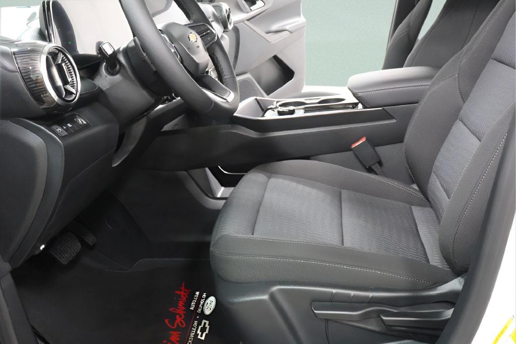 2027 Chevrolet Equinox LT - Photo 18