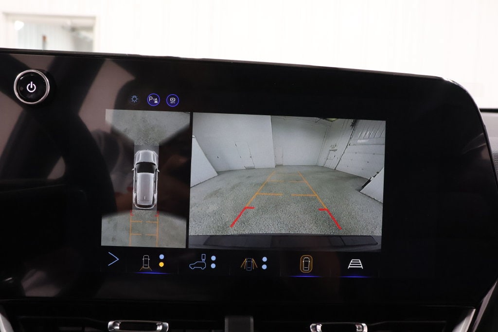 2027 Chevrolet Equinox LT - Photo 10