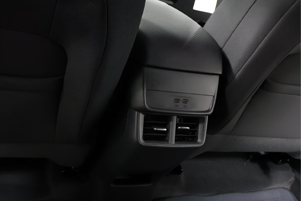 2027 Chevrolet Equinox LT - Photo 21