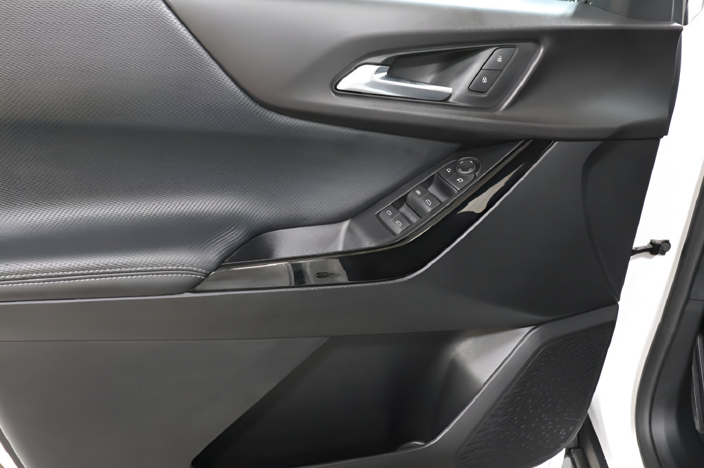 2027 Chevrolet Equinox LT - Photo 19