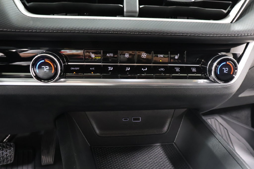 2027 Chevrolet Equinox LT - Photo 8