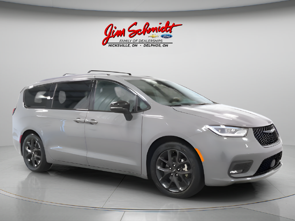 Used 2025 Chrysler Pacifica Limited Van Passenger Van