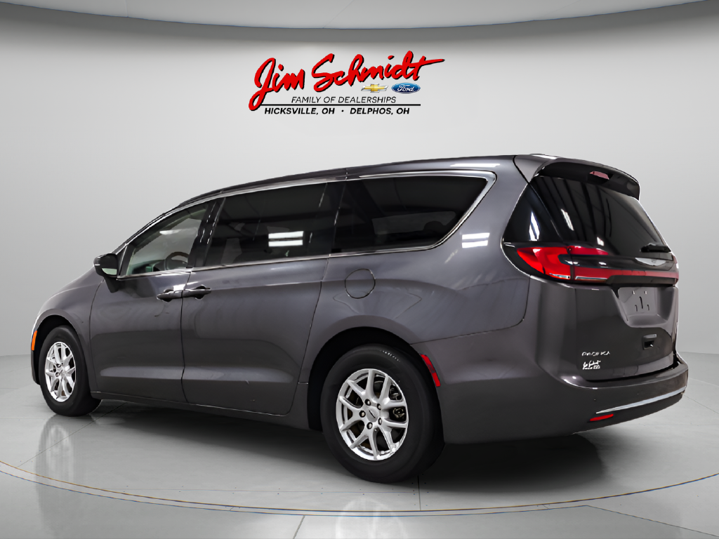 Used 2023 Chrysler Pacifica Touring L Minivan/Van