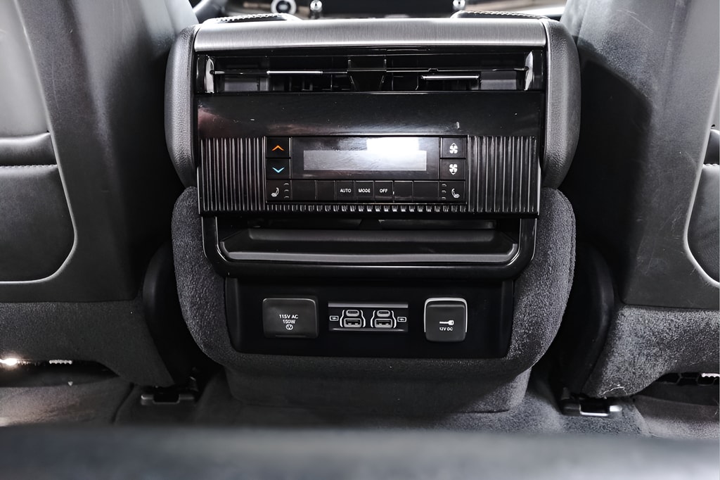 2025 Jeep Wagoneer Series II - Photo 34