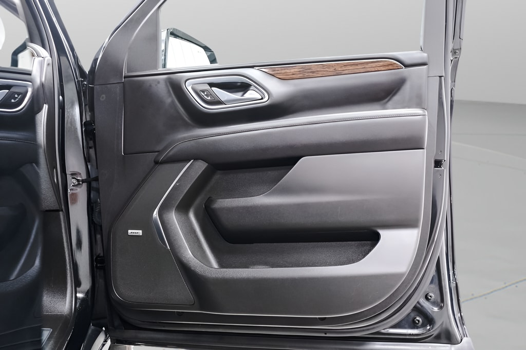 2023 Chevrolet Suburban Premier - Photo 42