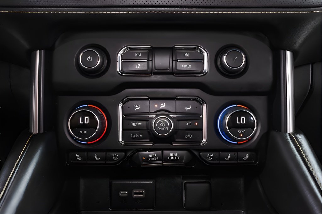 2023 Chevrolet Suburban Premier - Photo 32