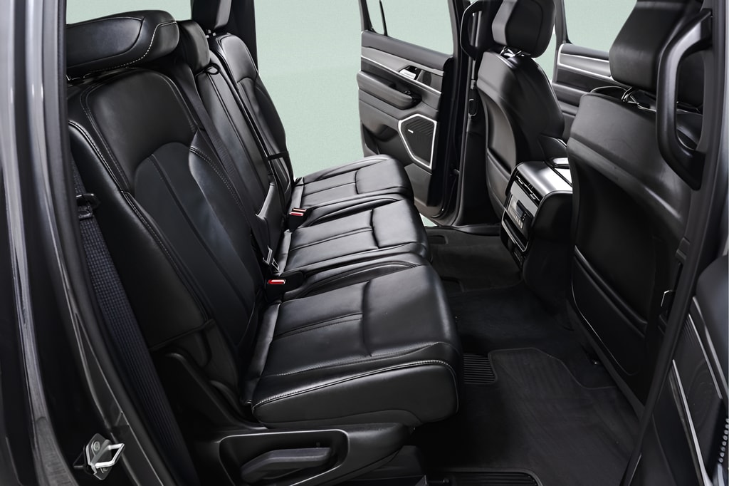 2025 Jeep Wagoneer Series II - Photo 36