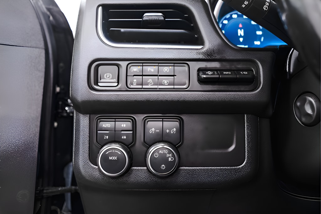 2023 Chevrolet Suburban Premier - Photo 43