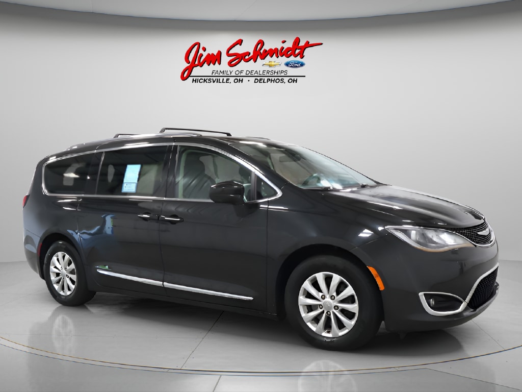 Used 2018 Chrysler Pacifica Touring L with VIN 2C4RC1BG3JR353015 for sale in Hicksville, OH