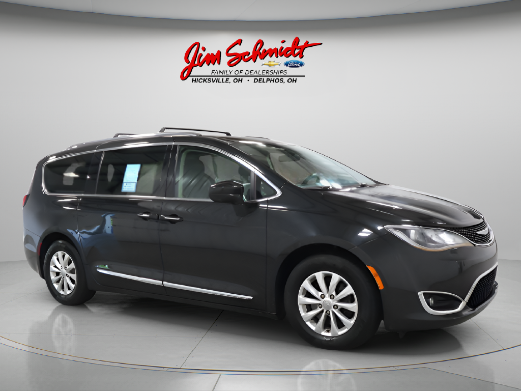 Used 2018 Chrysler Pacifica Touring L Minivan/Van